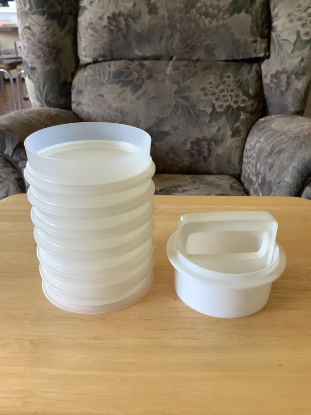 20 TUPPERWARE Hamburger Freezer PATTY KEEPERS 1 Lid/Burger Press & Ring